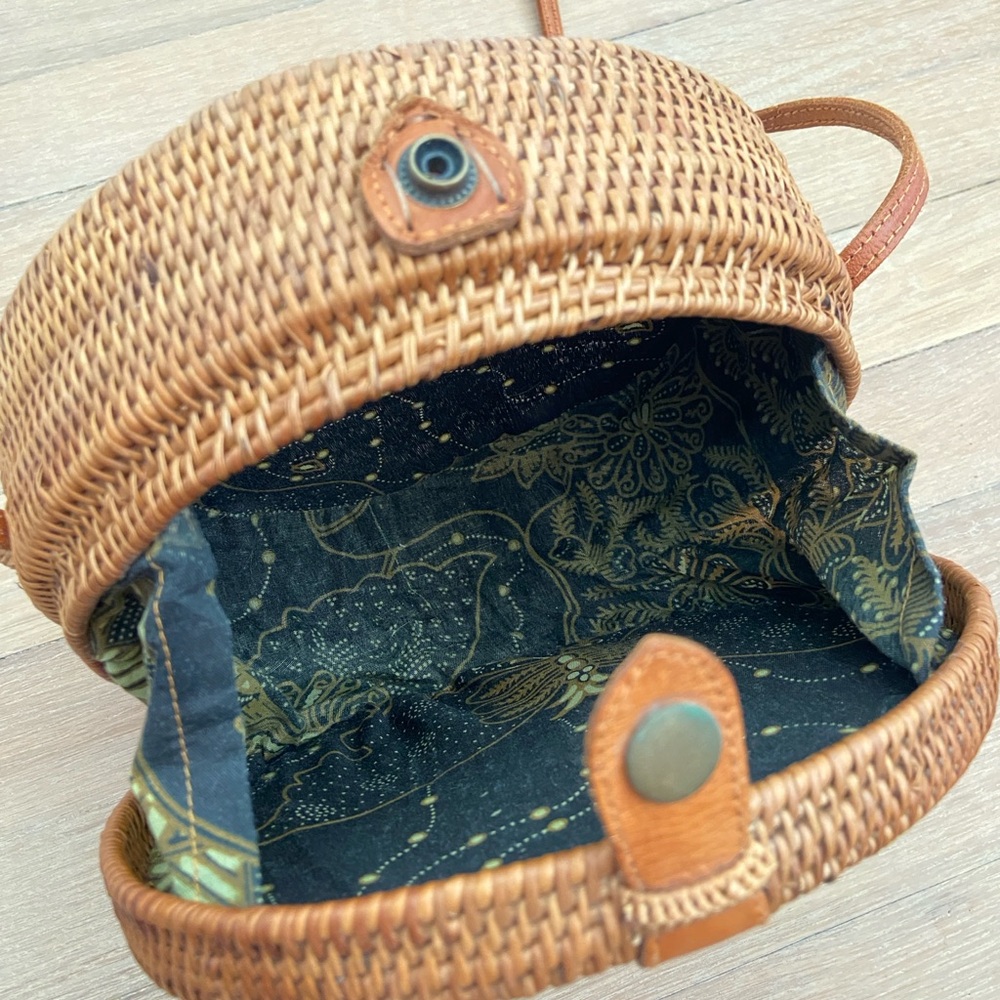 Balinese Rattan Cross-Body Bag - Picture 4 of 5